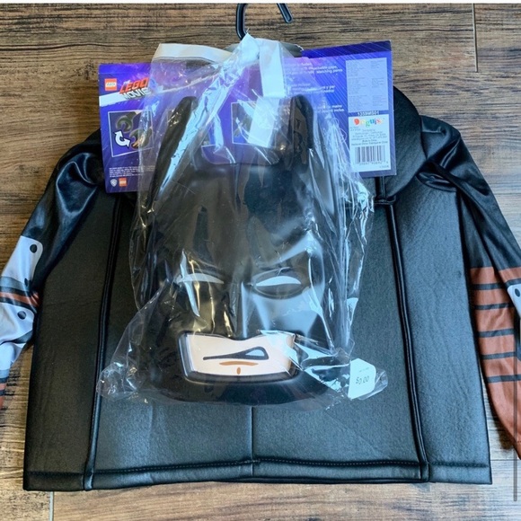 Boys’ LEGO Movie 2 Batman Deluxe Costume - Picture 5 of 8